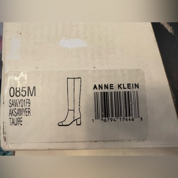 Anne Klein Sawyer Faux Leather KneeHigh Tan Boots Size 8.5 Standard Calf Stretch - Picture 10 of 11